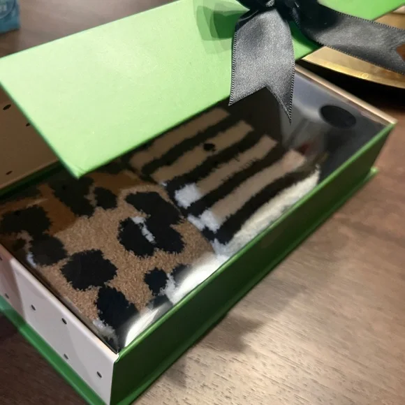 NWT! ♠️ kate spade 3-pair gift set cozy low socks. Limited edition KS gift box! - Picture 8 of 13